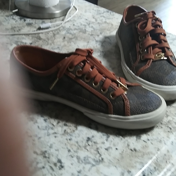 Michale kor - Picture 3 of 4